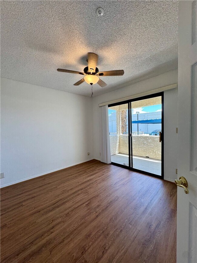 Building Photo - 2022 Merrill Ln