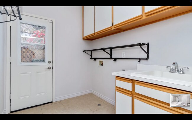 Building Photo - Incredible Rancho Del Oro Home!