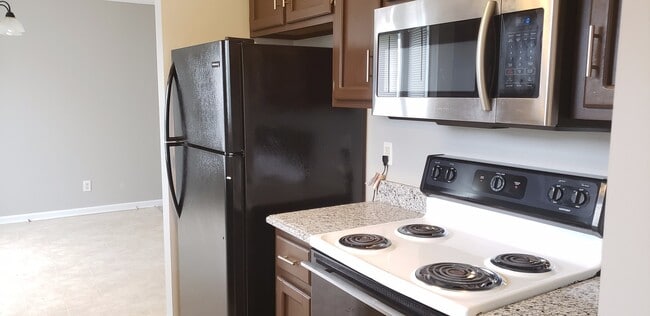 Building Photo - Prime Location! Beautiful 3Br/2 BA Just Minutes from Post!?