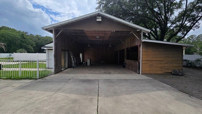 Building Photo - Multi Acreage Property in the Mandarin Section of Jacksonville
