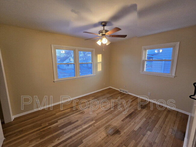 Building Photo - 6901 N 42nd St