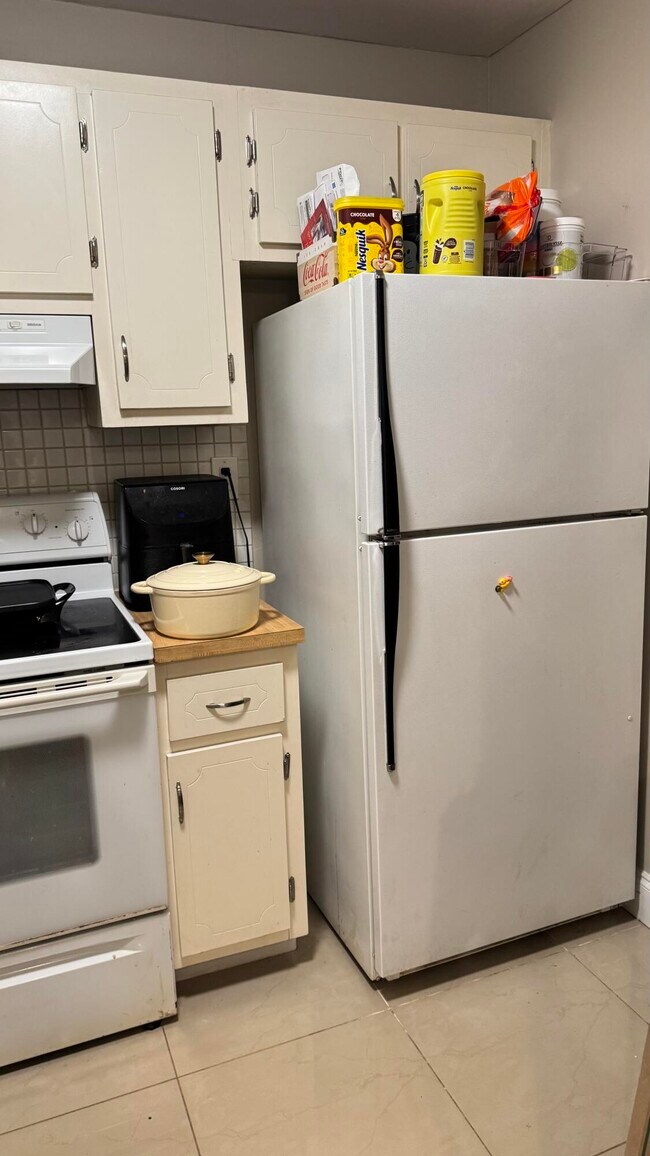 Building Photo - 9370 SW 8th St