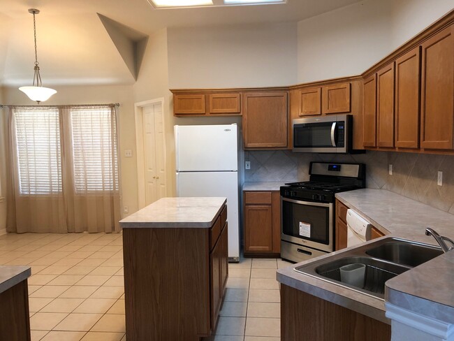 Building Photo - 1911 Blooming Park Ln