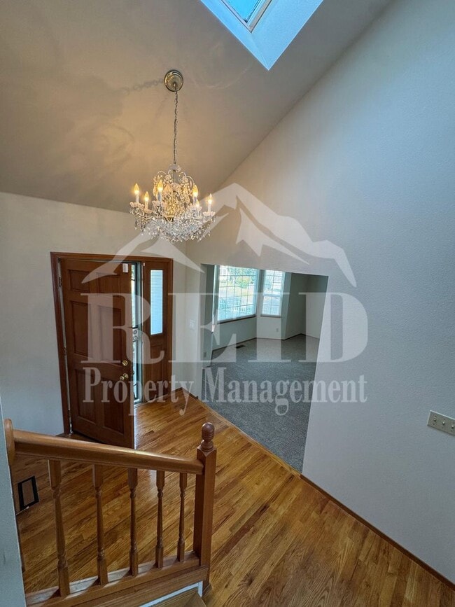 Building Photo - 979 NW Calypso Cir