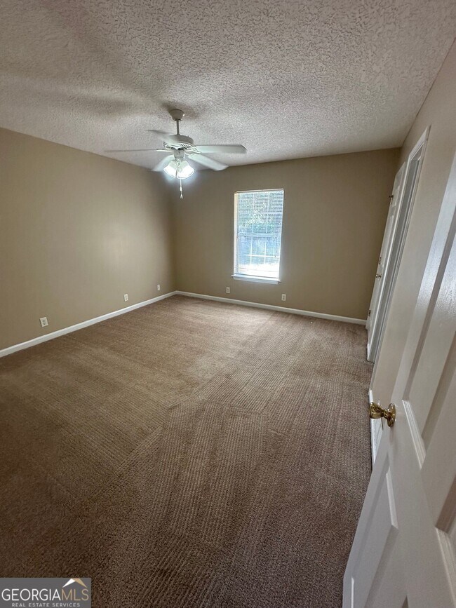 Building Photo - 119 Lake Wisteria Ct