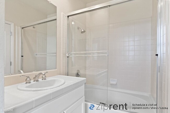 Building Photo - 3 br, 3.5 bath Townhome - 765 N 7th St, Sa...