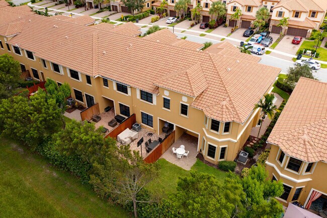 Building Photo - 10384 Wellington Parc Dr