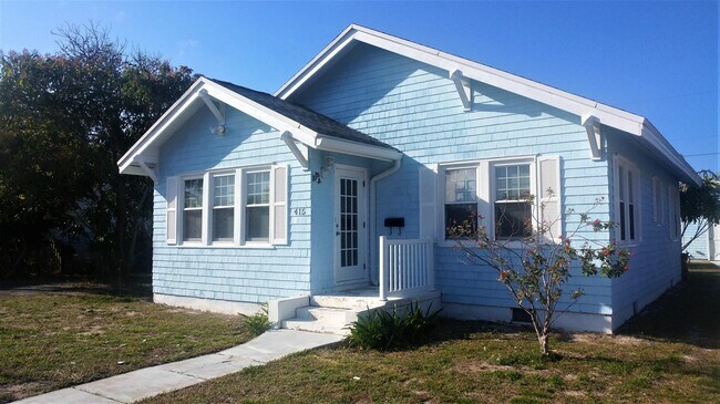 Building Photo - 415 Greenbriar Dr