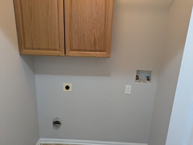 Building Photo - 2067 Woodpark Dr