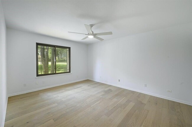 Building Photo - 2115 Wychwood Dr