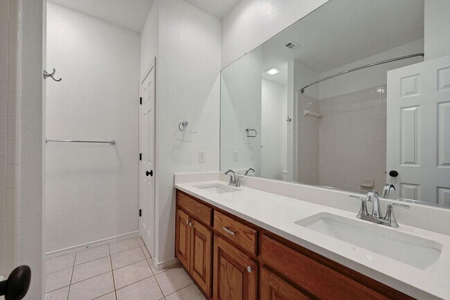 Building Photo - 11305 Nutwood Cove