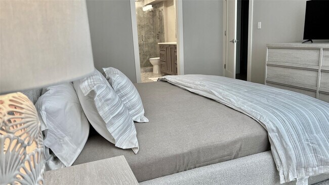 Building Photo - 5200 N Ocean Blvd