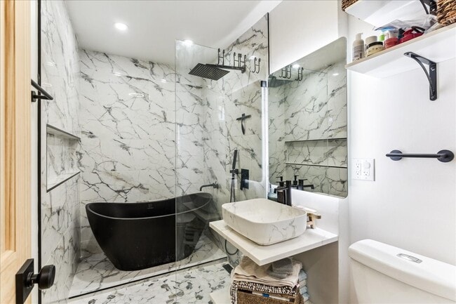 Building Photo - 2735 N Mozart St