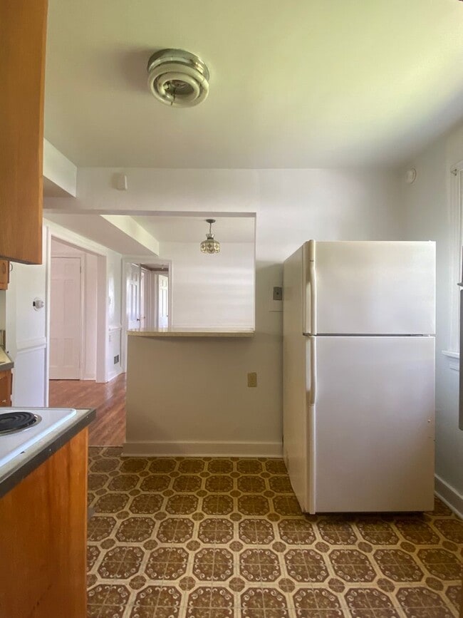 Building Photo - Adorable Capecod 4 bdrm/1.5 bath Home w/Office Located on Monument Ave. Near Willow Lawn!