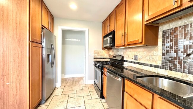 Building Photo - 4833 N Ozark Ave