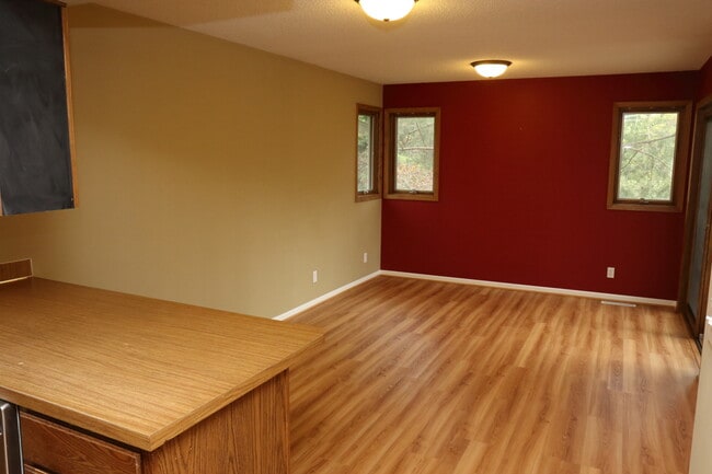 Dining - 7096 Stratford Rd