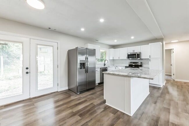 Building Photo - 9302 Holbrook Dr