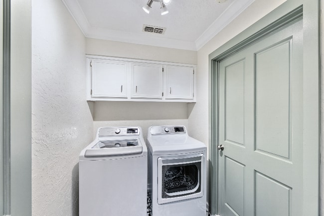 Building Photo - 303 Watts Ln