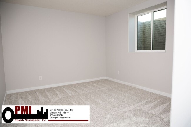 Building Photo - 5 Bedroom 3 bath, beautiful home in North ...
