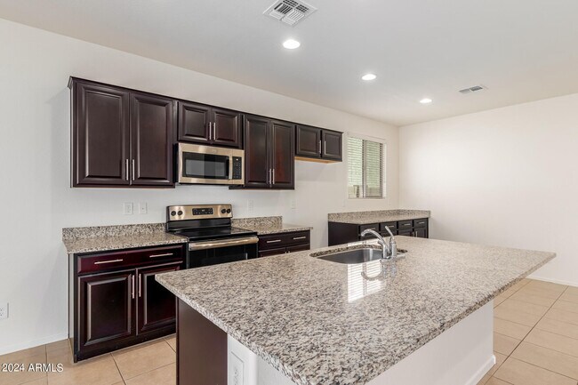 Building Photo - 4808 W Lydia Ln