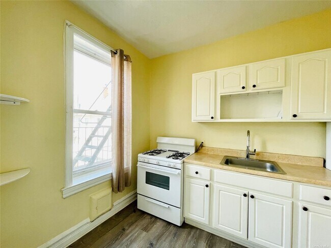 Building Photo - 109-18 Lefferts Blvd