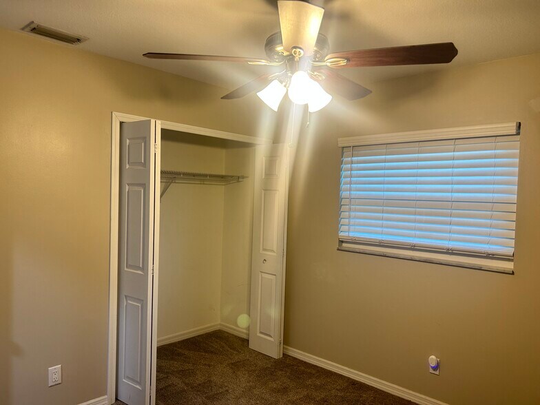 Building Photo - 501 Firefly Ln