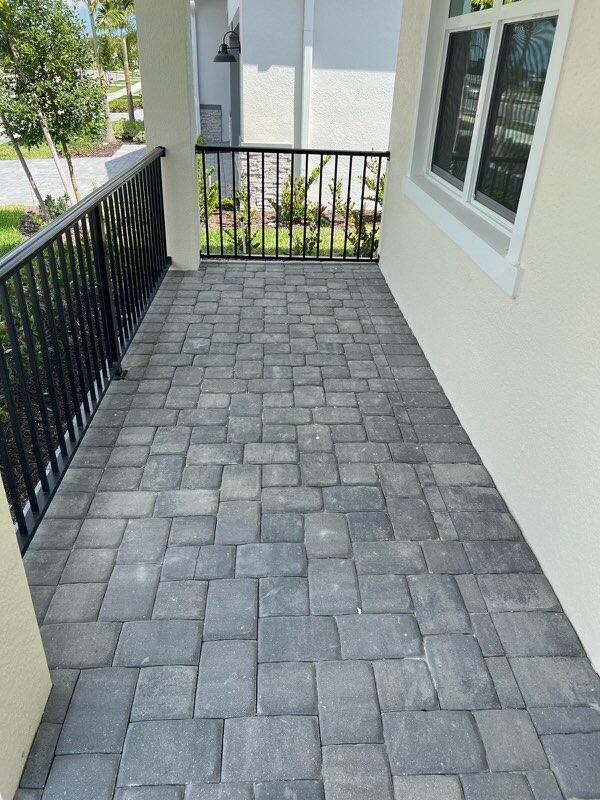 Building Photo - 6784 Cloverdale Ave