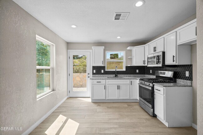 Building Photo - 11721 Valle Del Paseo Dr