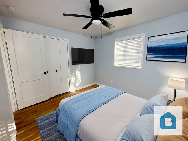 Building Photo - 449 Glen View Ct