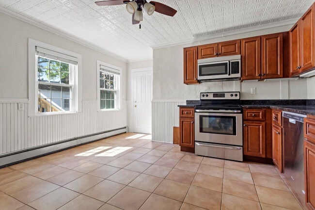 Building Photo - 6 Church St