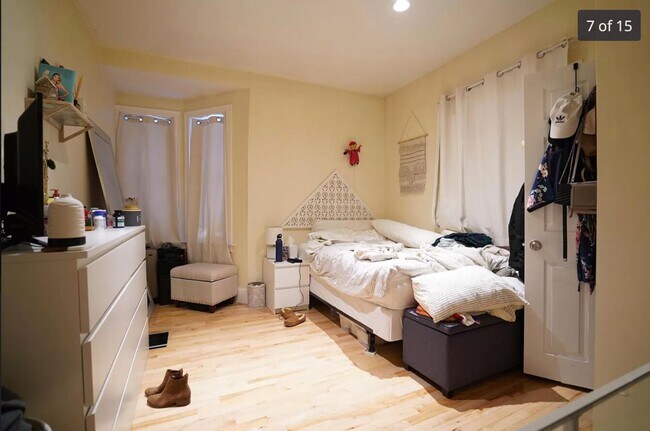 Building Photo - Amazing 4 bed 2 bath listing in Brookline...