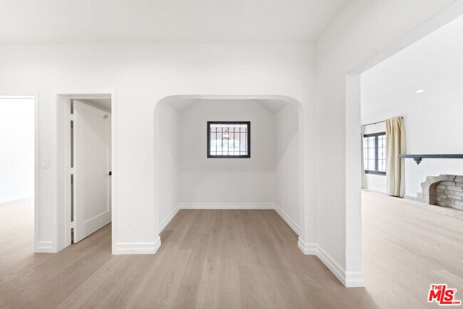 Building Photo - 1005 N Genesee Ave
