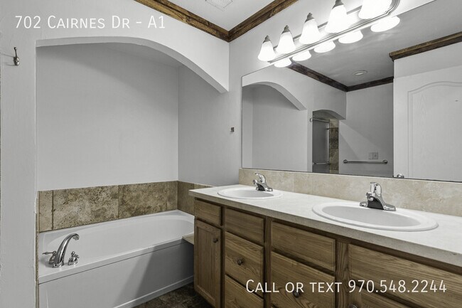 Building Photo - 702 Cairnes Dr