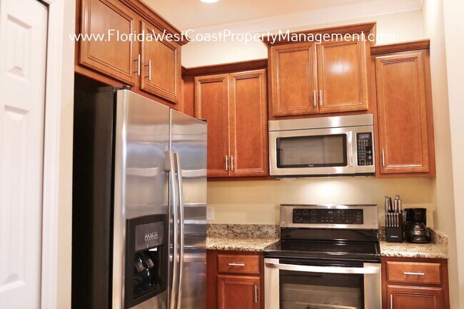 Building Photo - MOVE IN READY! OUTSTANDING UNFURNISHED CONDO IN STONEHAVEN SARASOTA!