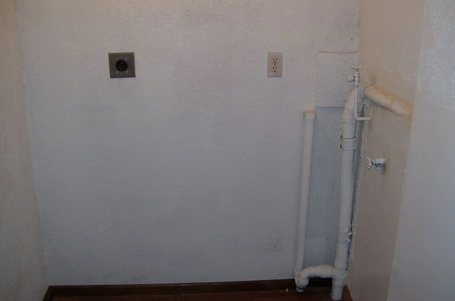 Building Photo - 2 Farwell St