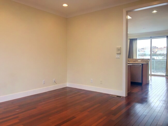 Building Photo - Tri-Level 3 Bed, 3 Bath Bernal Heights Tow...