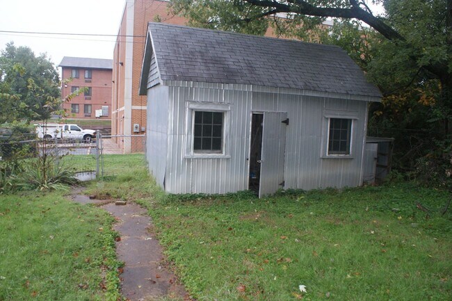 Building Photo - 2646 Terrace Ln