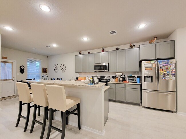 Building Photo - This stunning 2-year-old house with 4 beds, 3 baths, and an attached 2-car garage, it offers ampl...