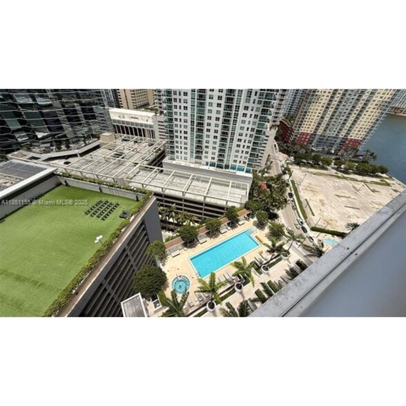 Building Photo - 1300 Brickell Bay Dr