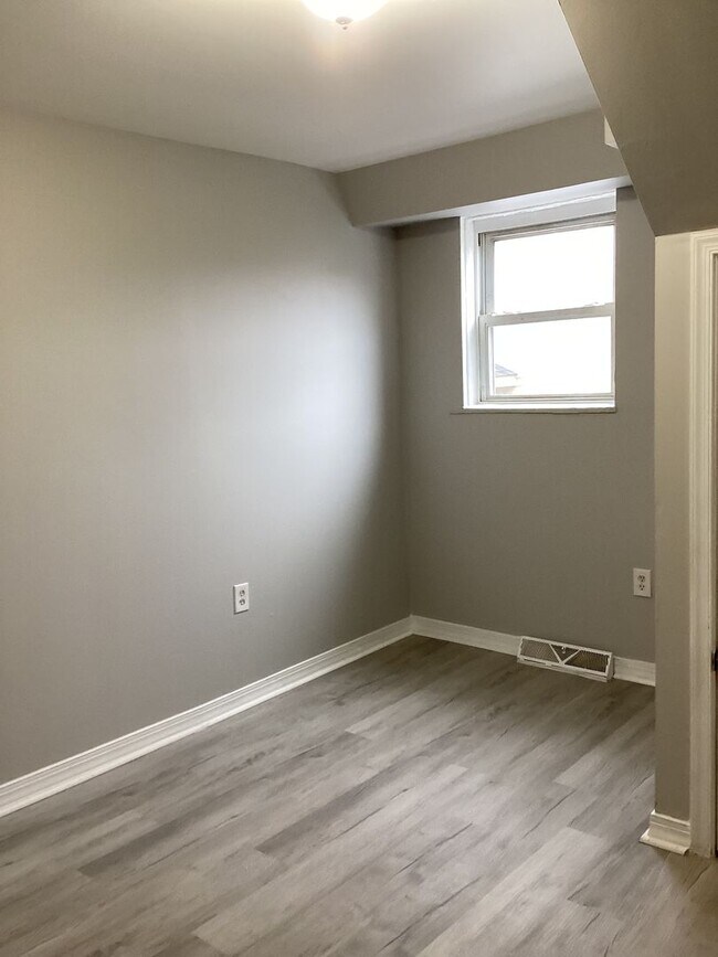 Building Photo - Move-In Ready | Two-Bedroom Apartment in Lakewood