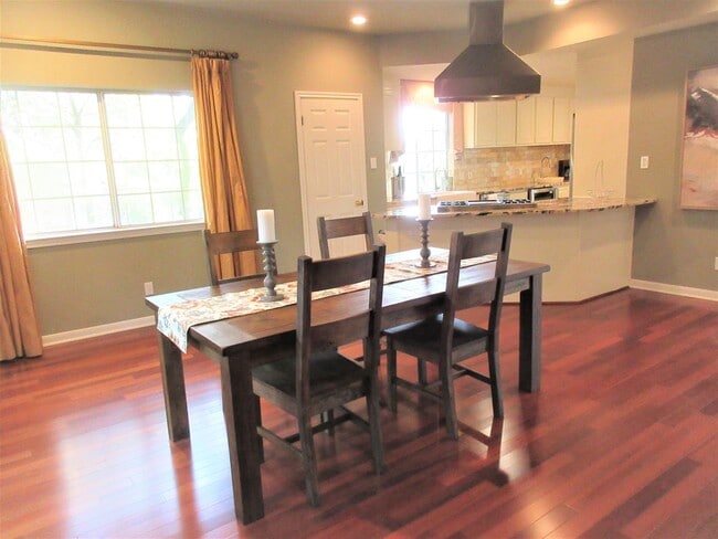 Building Photo - Furnished 3-bedroom in Travis Heights with Downtown Views!