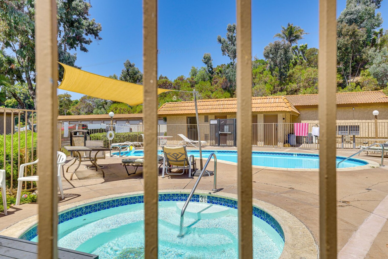 Building Photo - 265 Loma Alta Dr