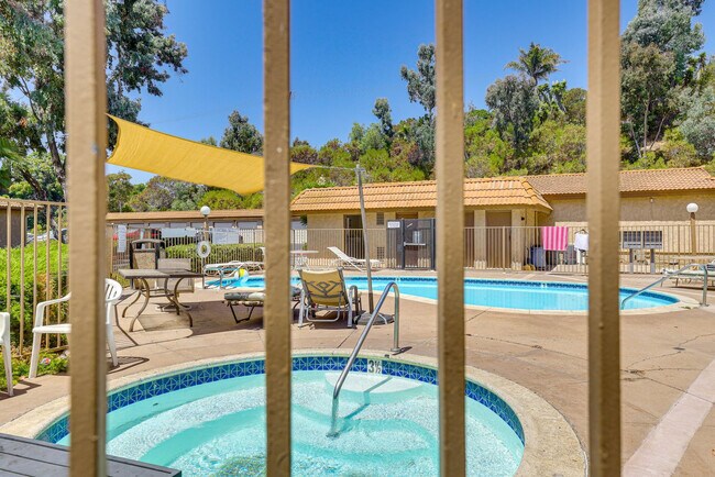Building Photo - 265 Loma Alta Dr