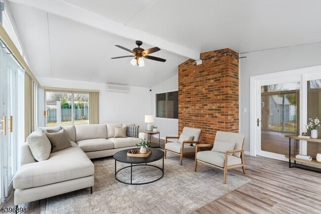 Building Photo - 17 Lathrop Ave