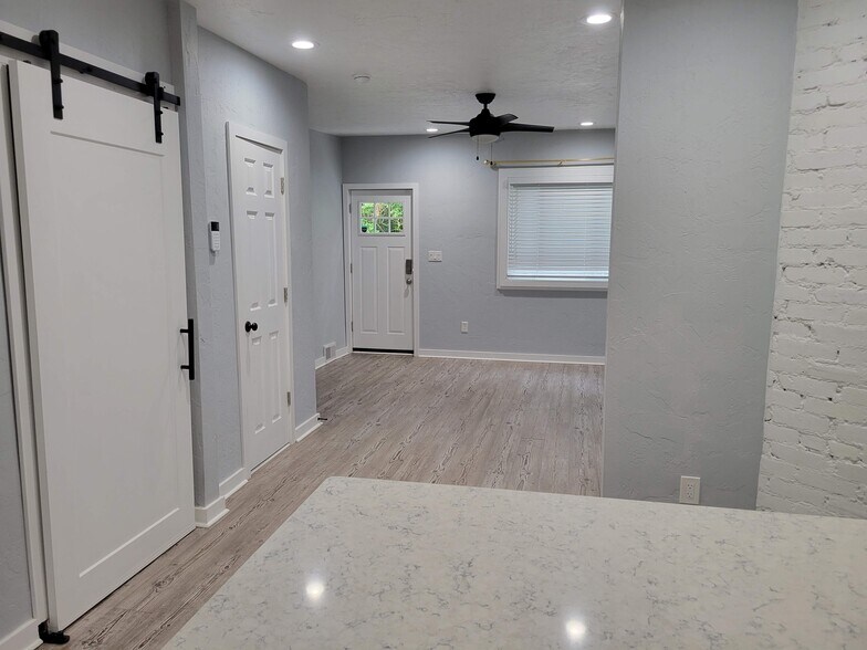 Building Photo - 110 Handler St