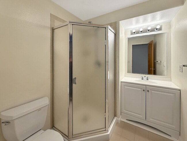 Building Photo - $0 DEPOSIT OPTION. SPACIOUS 4-BEDROOM CENT...
