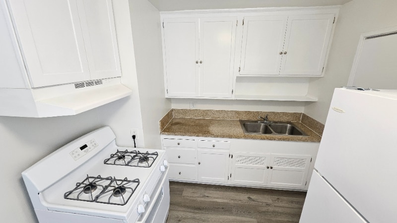 Building Photo - 1120 E Fairview Blvd