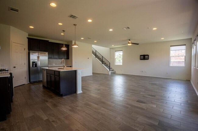 Building Photo - 13500 Feldspar Dr