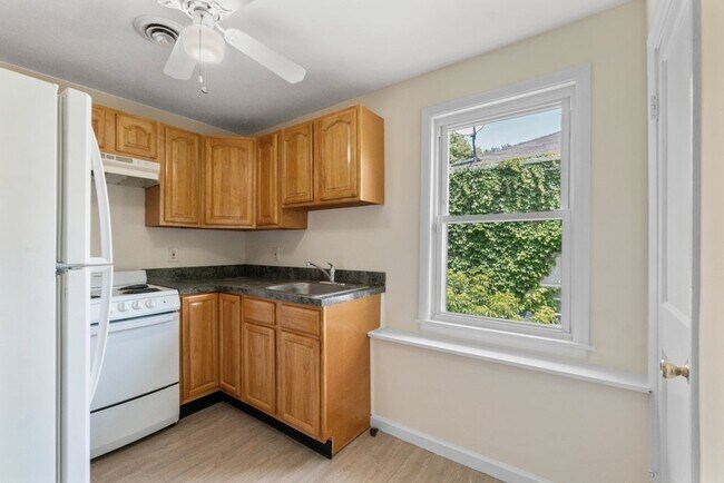 Building Photo - 5410 Belle Vista Ave