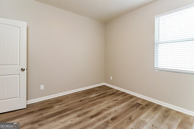 Building Photo - 207 Shaker Hollow Dr